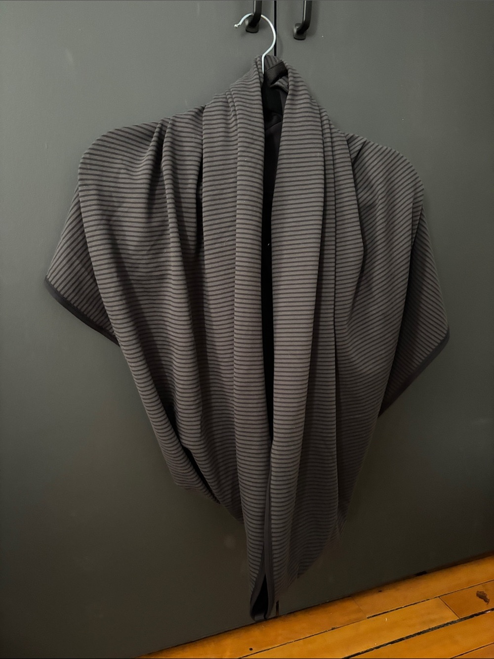 Lululemon Vinyasa Scarf Black/Black Striped. OS